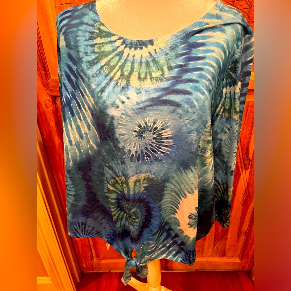 Ladies knit top with a tie at the bottom